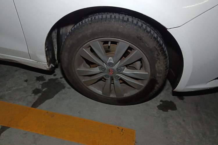 Used Roewe 360 2015 20T TST Deluxe Edition Right Front Wheel Hub