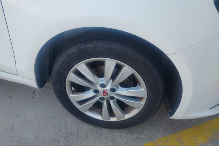 Used Roewe 360 2015 1.5L Automatic Luxury Edition Right Front Wheel Hub