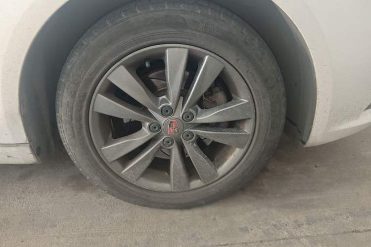 Used Roewe 360 2015 20T TST Deluxe Edition Right Front Wheel Hub