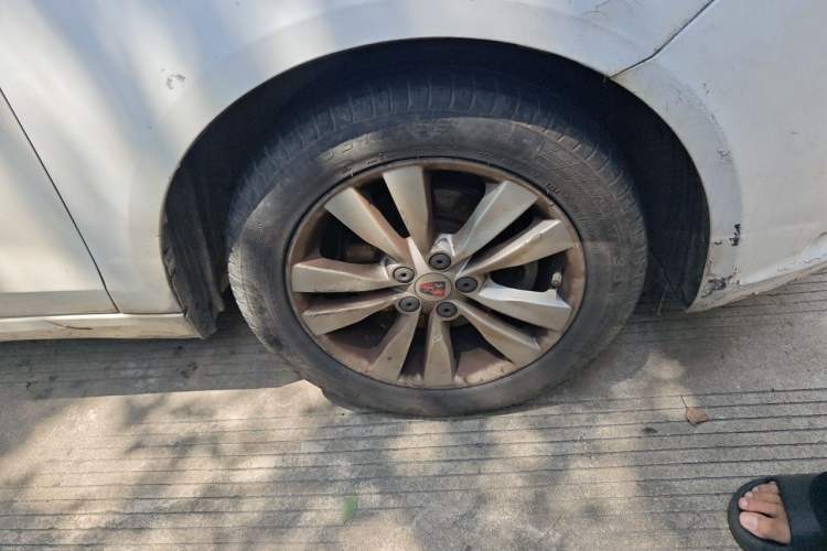 Used Roewe 360 2015 1.5L Manual Luxury Edition Right Front Wheel Hub
