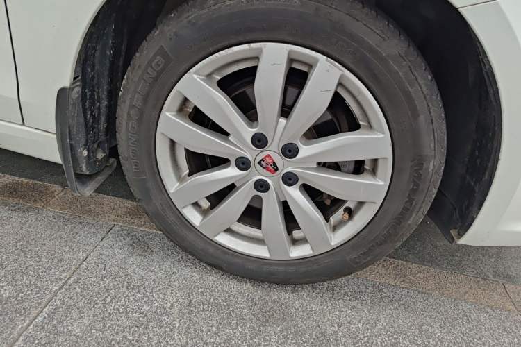 Used Roewe 360 2015 1.5L Manual Luxury Edition Right Front Wheel Hub