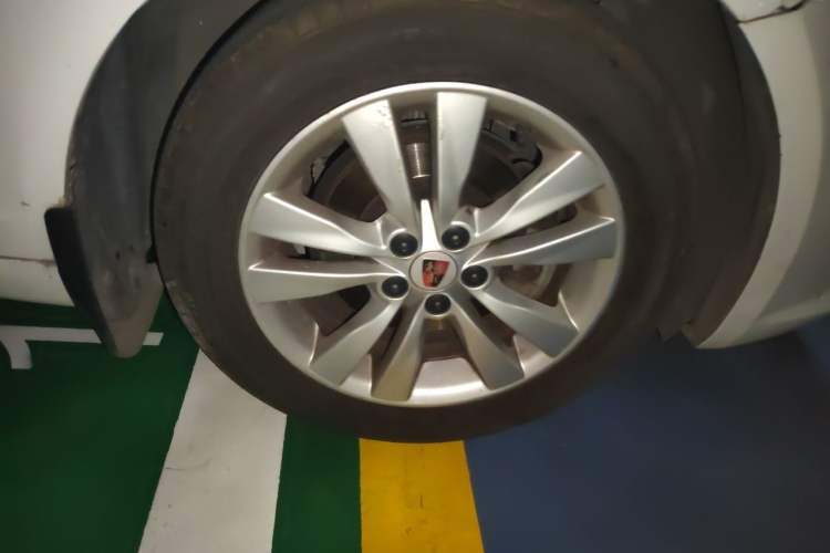 Used Roewe 360 2015 1.5L Automatic Luxury Edition Right Front Wheel Hub