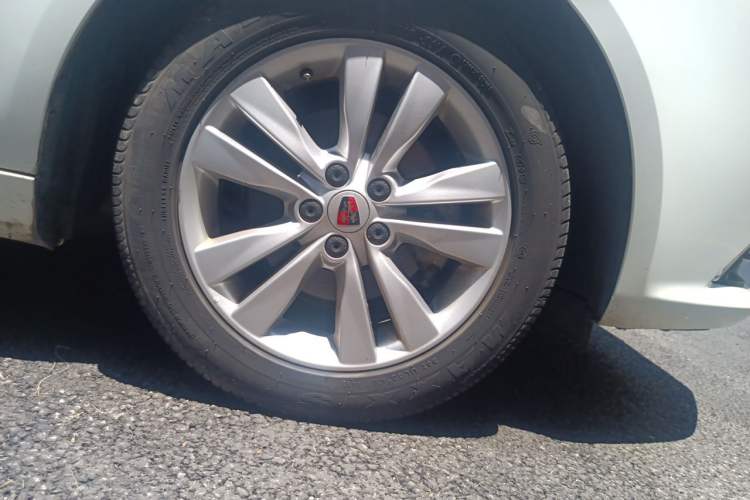 Used Roewe 360 2015 1.5L Manual Luxury Edition Right Front Wheel Hub