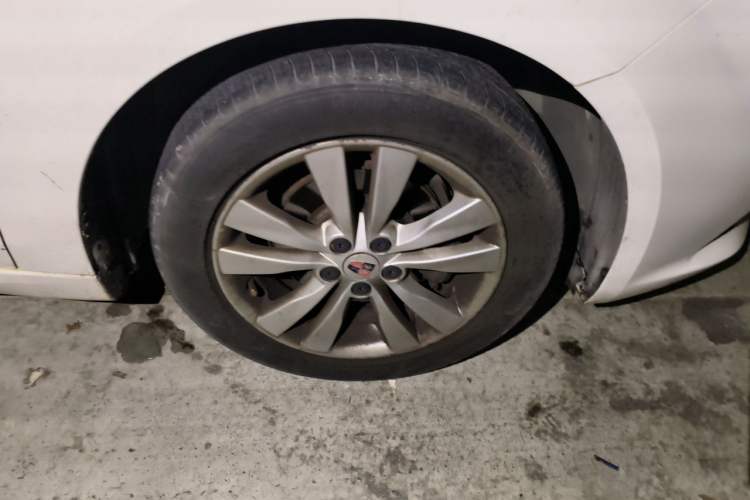 Used Roewe 360 2015 1.5L Manual Luxury Edition Right Front Wheel Hub