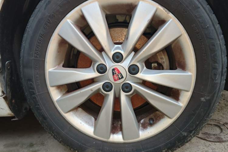 Used Roewe 360 2015 1.5L Automatic Luxury Edition Right Front Wheel Hub