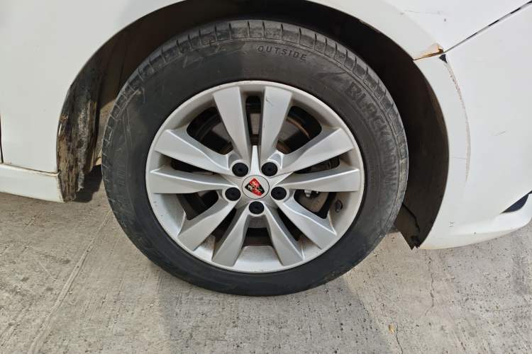 Used Roewe 360 2015 1.5L Automatic Luxury Edition Right Front Wheel Hub