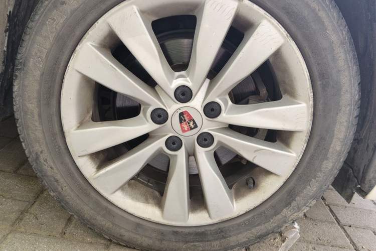 Used Roewe 360 2015 1.5L Automatic Luxury Edition Right Front Wheel Hub