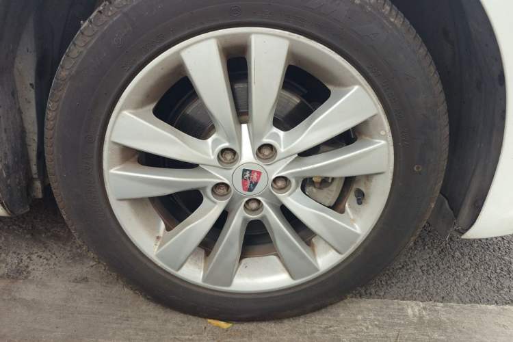 Used Roewe 360 2015 1.5L Automatic Luxury Edition Right Front Wheel Hub