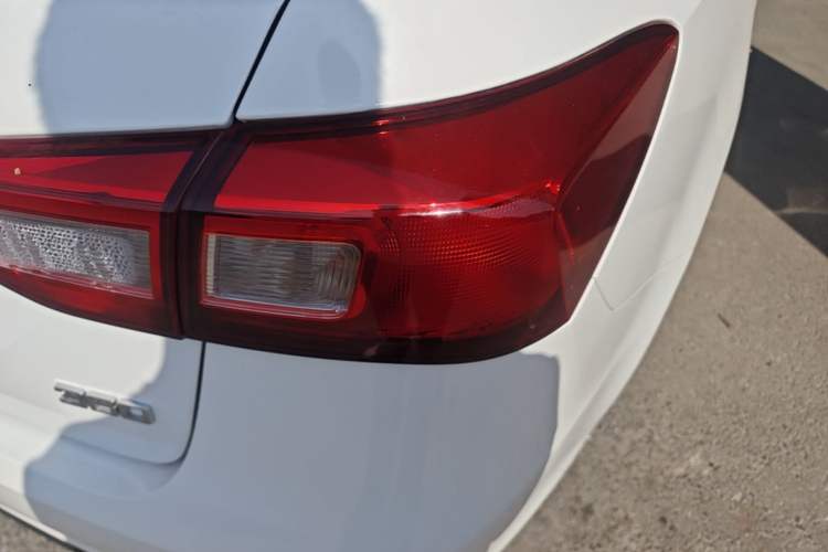 Used Roewe 360 2015 1.5L Automatic Luxury Edition Right Rear Taillight