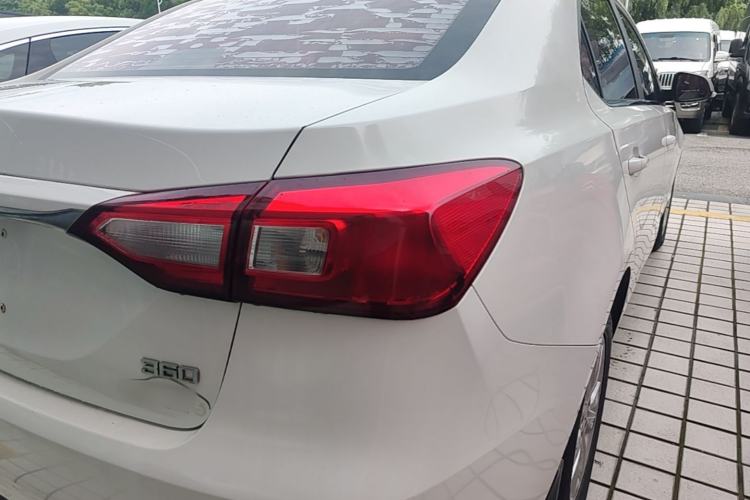 Used Roewe 360 2015 1.5L Automatic Luxury Edition Right Rear Taillight