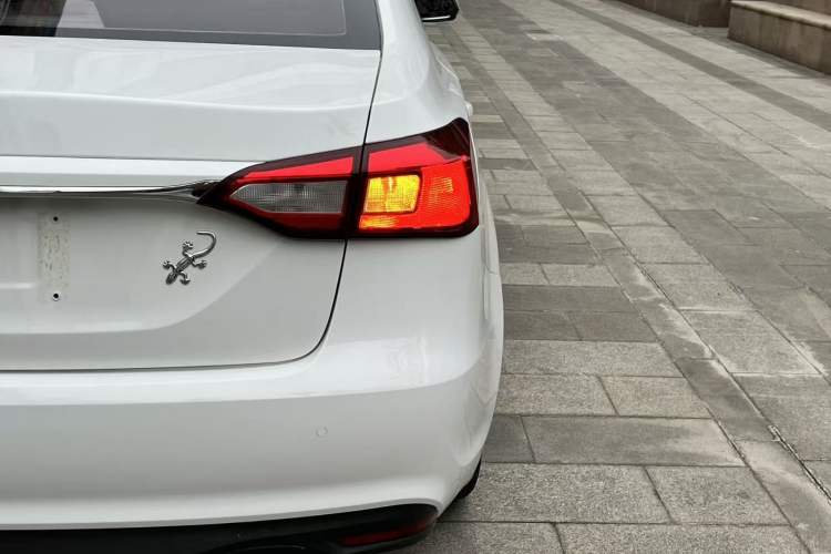 Used Roewe 360 2015 1.5L Manual Luxury Edition Right Rear Taillight