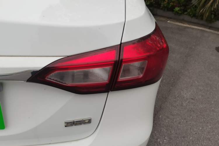 Used Roewe 360 2015 1.5L Automatic Luxury Edition Right Rear Taillight