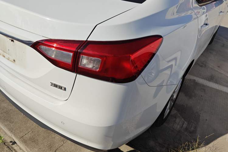 Used Roewe 360 2015 1.5L Automatic Luxury Edition Right Rear Taillight