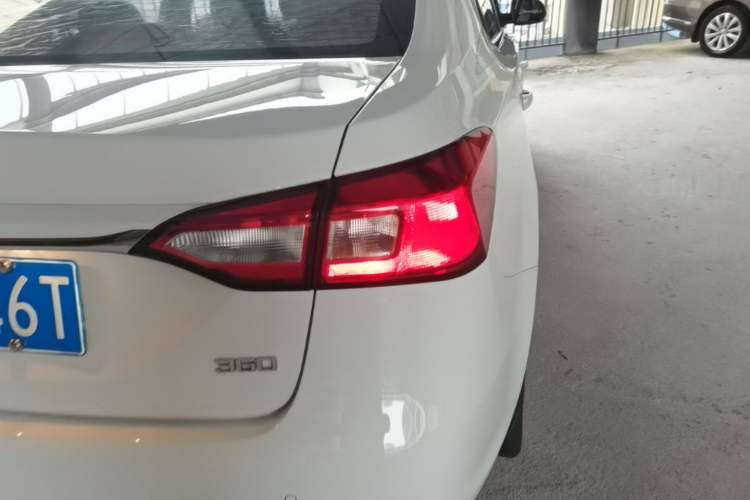 Used Roewe 360 2015 1.5L Automatic Luxury Edition Right Rear Taillight