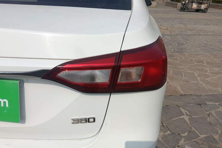 Used Roewe 360 2015 1.5L Automatic Luxury Edition Right Rear Taillight