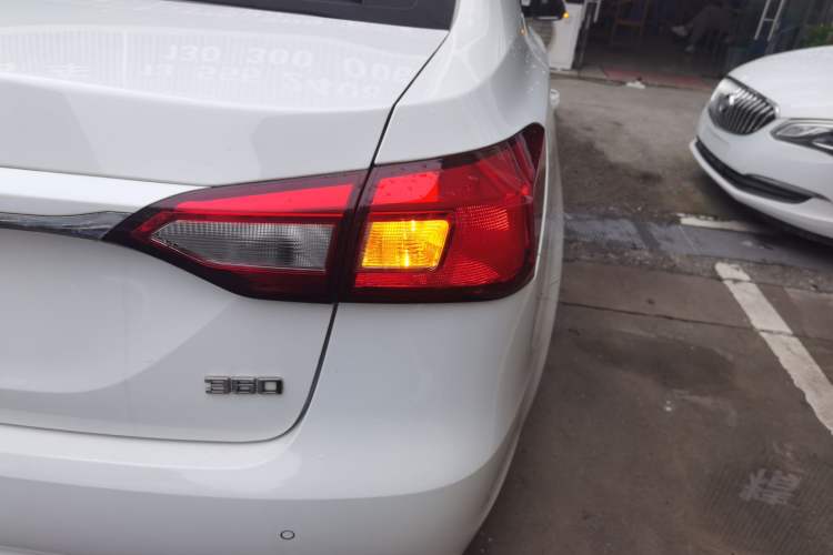 Used Roewe 360 2015 1.5L Automatic Elite Edition Right Rear Taillight
