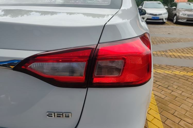 Used Roewe 360 2015 1.5L Automatic Luxury Edition Right Rear Taillight