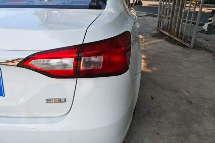 Used Roewe 360 2015 1.5L Manual Luxury Edition Right Rear Taillight