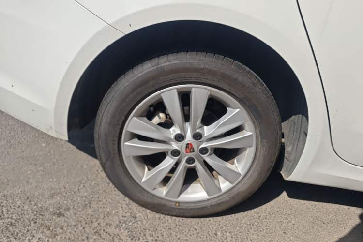 Used Roewe 360 2015 1.5L Automatic Luxury Edition Right Rear Wheel Hub