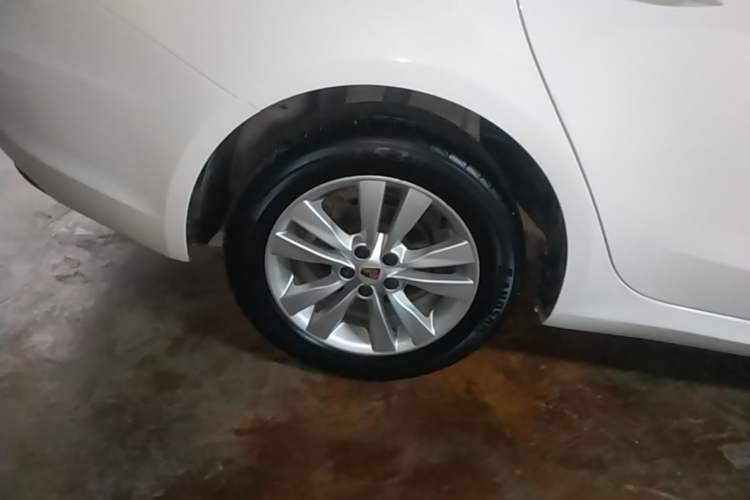 Used Roewe 360 2015 1.5L Manual Luxury Edition Right Rear Wheel Hub