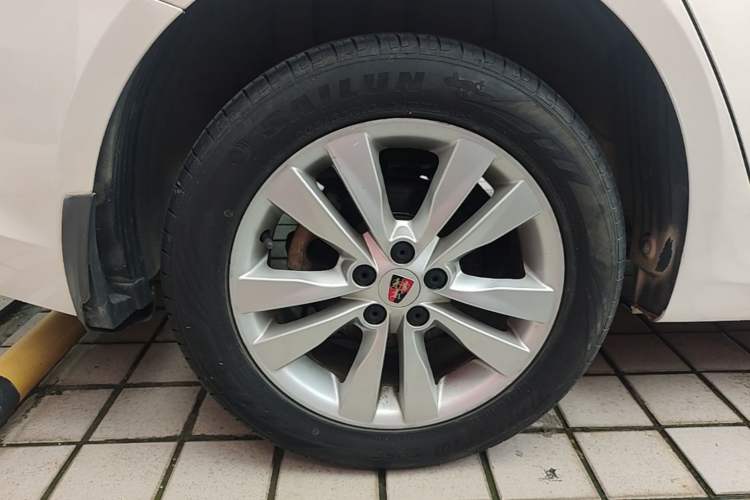 Used Roewe 360 2015 1.5L Automatic Luxury Edition Right Rear Wheel Hub