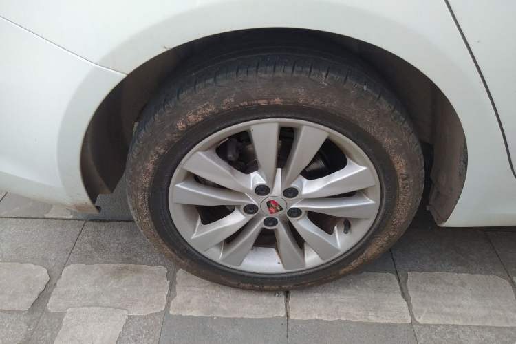 Used Roewe 360 2015 1.5L Automatic Luxury Edition Right Rear Wheel Hub