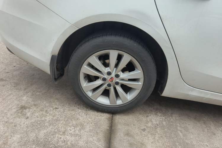 Used Roewe 360 2015 1.5L Automatic Luxury Edition Right Rear Wheel Hub
