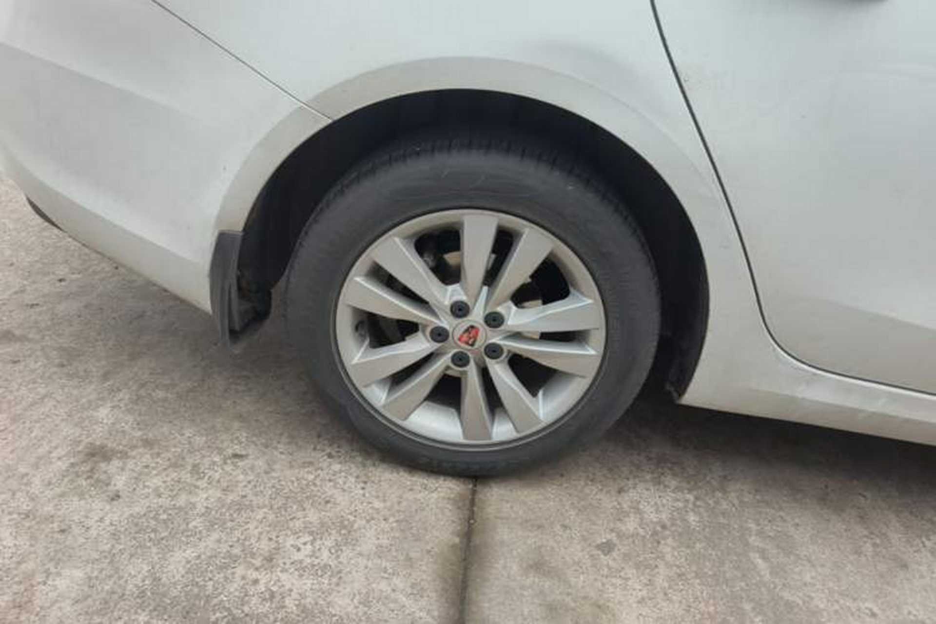 Used Roewe 360 2015 1.5L Automatic Luxury Edition Right Rear Wheel Hub