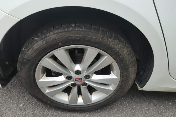 Used Roewe 360 2015 1.5L Automatic Luxury Edition Right Rear Wheel Hub