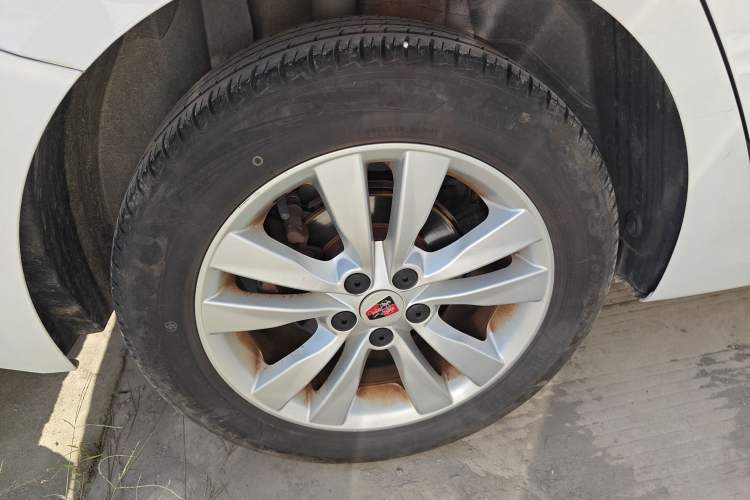 Used Roewe 360 2015 1.5L Automatic Luxury Edition Right Rear Wheel Hub