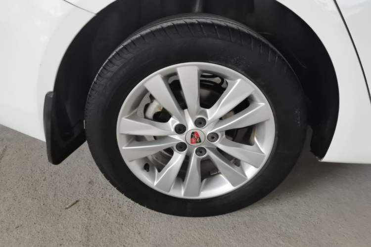 Used Roewe 360 2015 1.5L Automatic Luxury Edition Right Rear Wheel Hub
