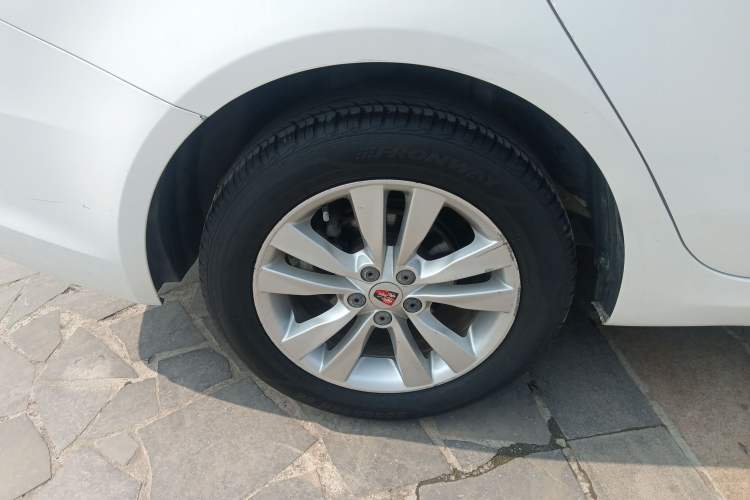 Used Roewe 360 2015 1.5L Automatic Luxury Edition Right Rear Wheel Hub