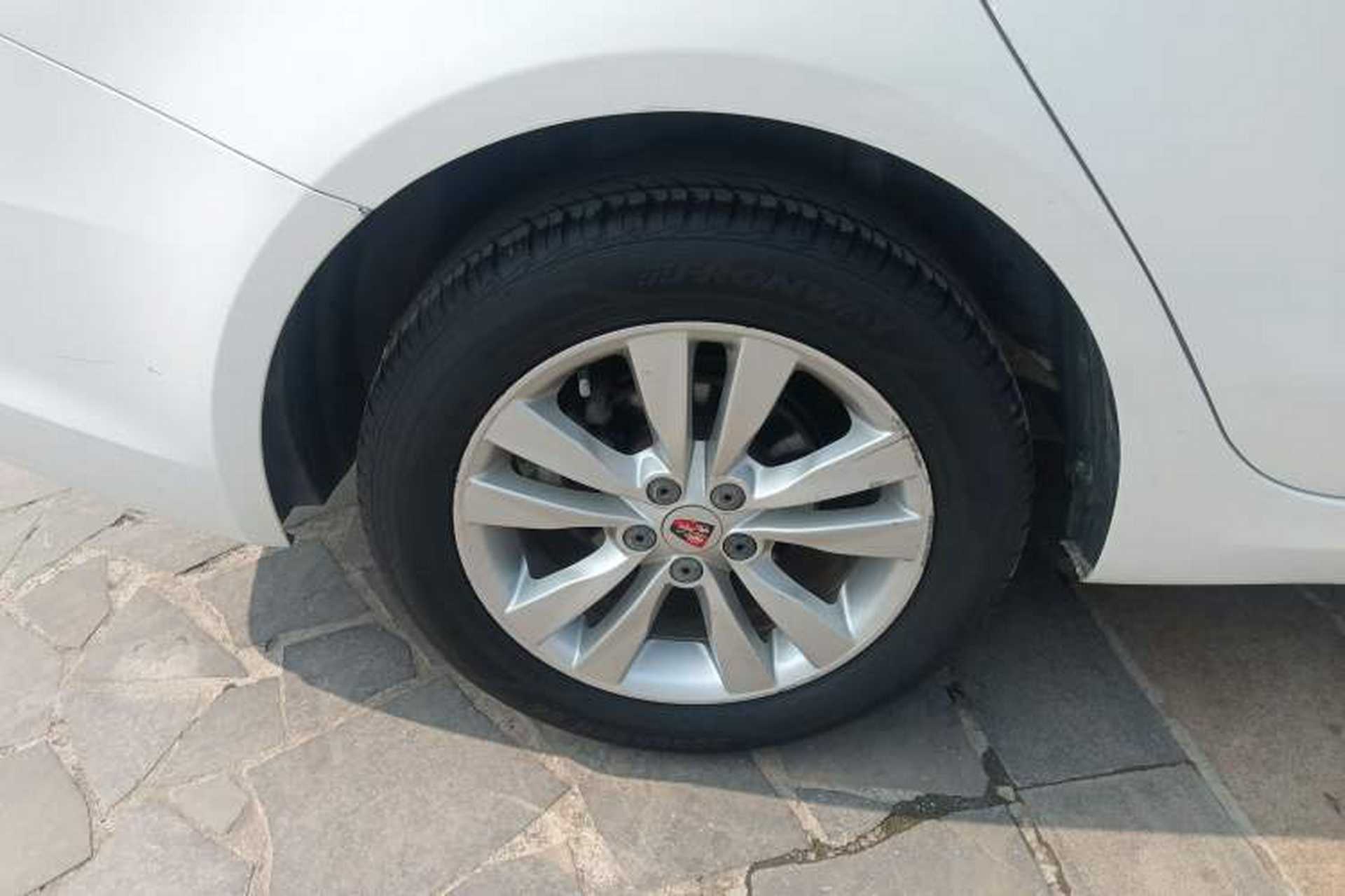 Used Roewe 360 2015 1.5L Automatic Luxury Edition Right Rear Wheel Hub