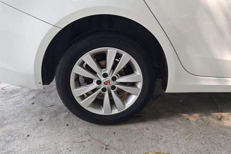 Used Roewe 360 2015 1.5L Manual Luxury Edition Right Rear Wheel Hub