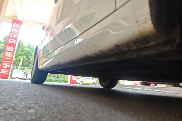 Used Roewe 360 2015 1.5L Automatic Luxury Edition Right Side Sill