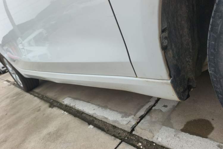 Used Roewe 360 2015 1.5L Manual Luxury Edition Right Side Sill