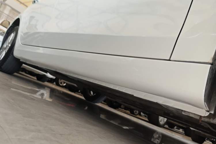 Used Roewe 360 2015 1.5L Manual Luxury Edition Right Side Sill