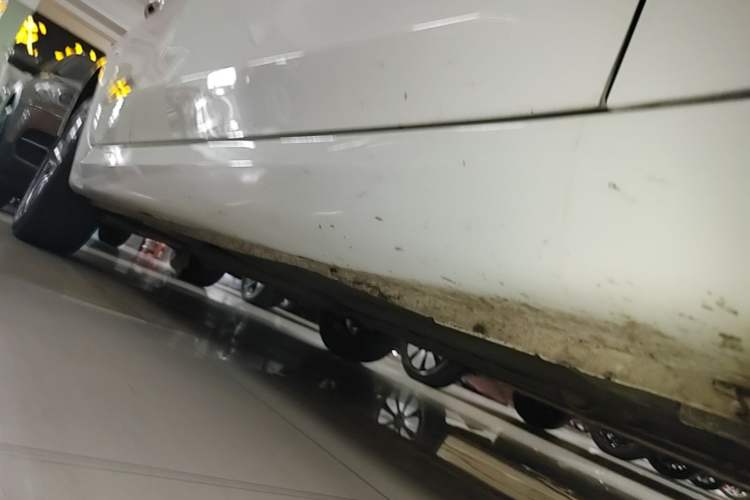 Used Roewe 360 2015 20T TST Deluxe Edition Right Side Sill