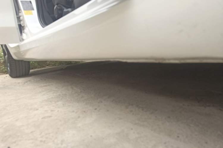 Used Roewe 360 2015 1.5L Manual Luxury Edition Right Side Sill