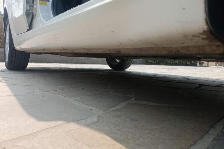Used Roewe 360 2015 1.5L Automatic Luxury Edition Right Side Sill