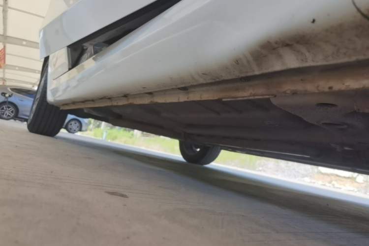 Used Roewe 360 2015 20T TST Deluxe Edition Right Side Sill