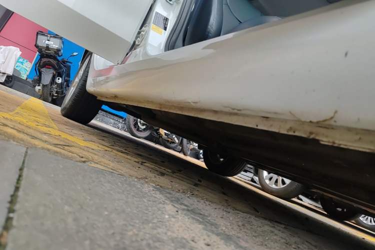 Used Roewe 360 2015 1.5L Automatic Luxury Edition Right Side Sill
