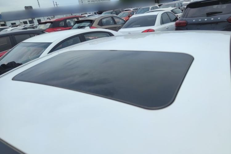 Used Roewe 360 2015 1.5L Automatic Luxury Edition Roof