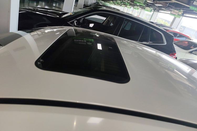 Used Roewe 360 2015 1.5L Automatic Luxury Edition Roof
