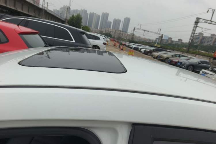 Used Roewe 360 2015 1.5L Manual Luxury Edition Roof