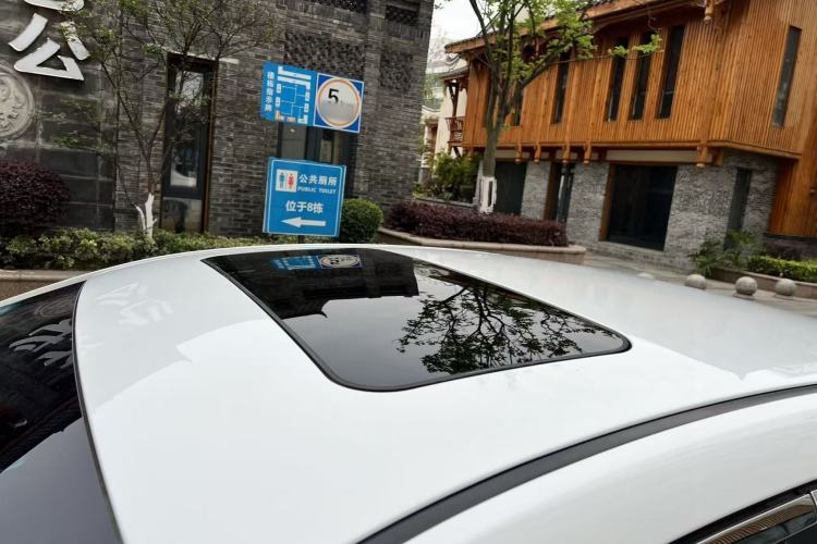 Used Roewe 360 2015 1.5L Manual Luxury Edition Roof