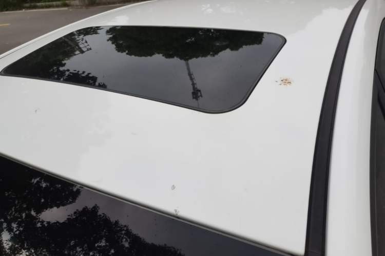 Used Roewe 360 2015 1.5L Automatic Luxury Edition Roof