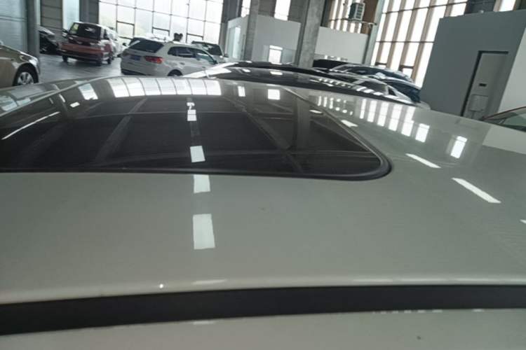 Used Roewe 360 2015 1.5L Manual Luxury Edition Roof