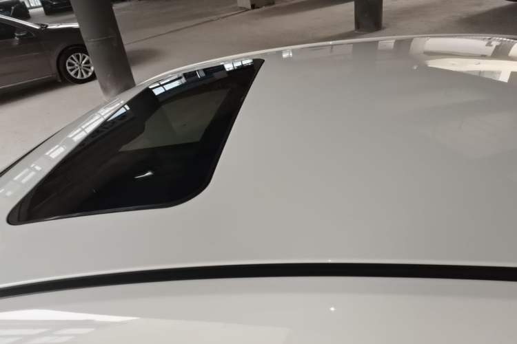 Used Roewe 360 2015 1.5L Automatic Luxury Edition Roof