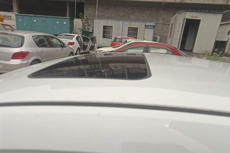 Used Roewe 360 2015 1.5L Manual Luxury Edition Roof